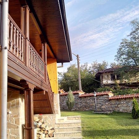 Sinabovite Houses Hotel Badevtsi Buitenkant foto