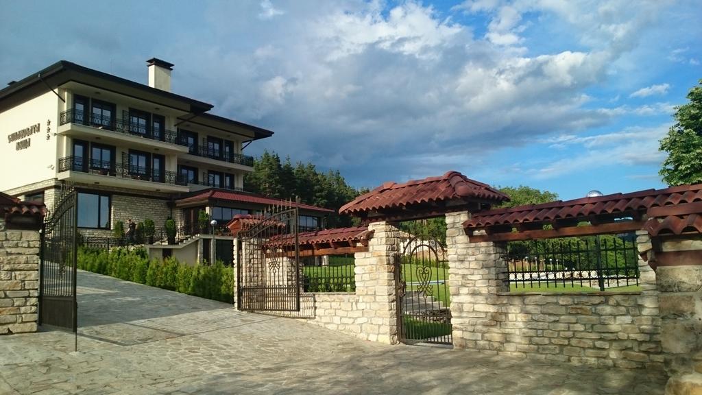 Sinabovite Houses Hotel Badevtsi Buitenkant foto