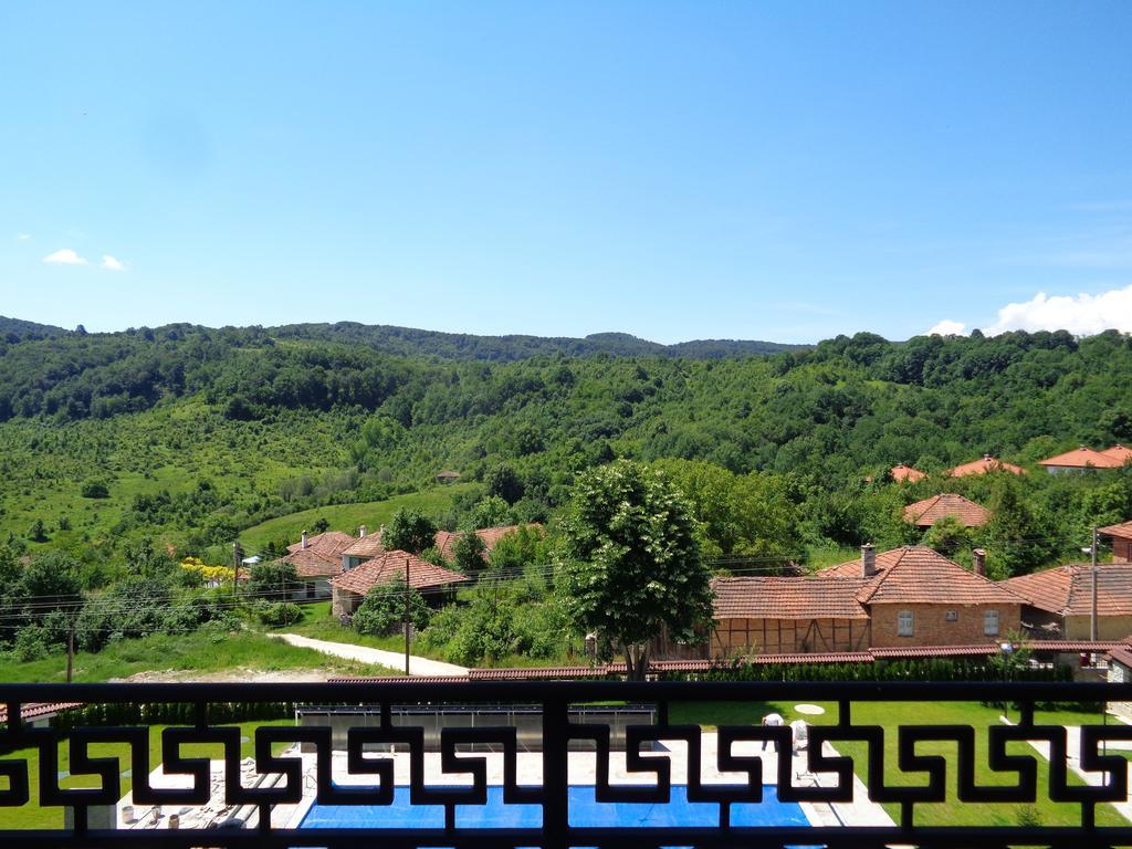 Sinabovite Houses Hotel Badevtsi Buitenkant foto