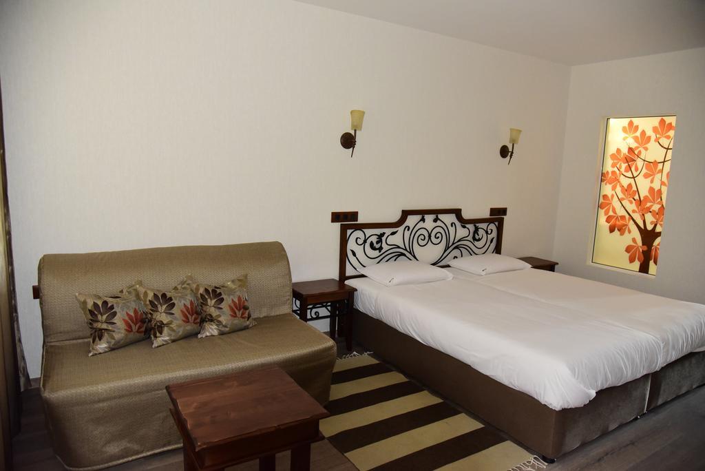 Sinabovite Houses Hotel Badevtsi Buitenkant foto