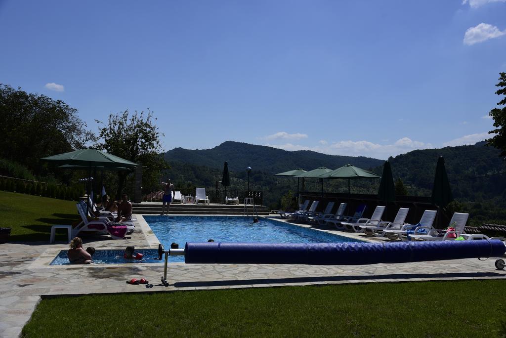 Sinabovite Houses Hotel Badevtsi Buitenkant foto