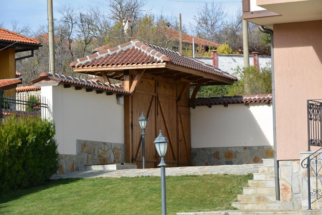 Sinabovite Houses Hotel Badevtsi Buitenkant foto