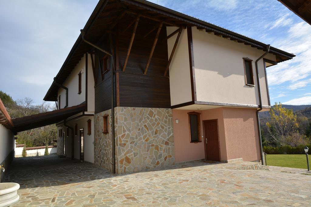 Sinabovite Houses Hotel Badevtsi Buitenkant foto
