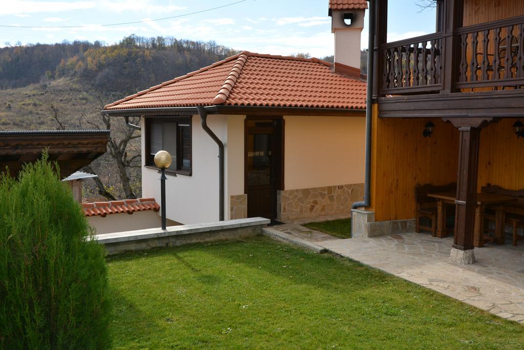 Sinabovite Houses Hotel Badevtsi Buitenkant foto