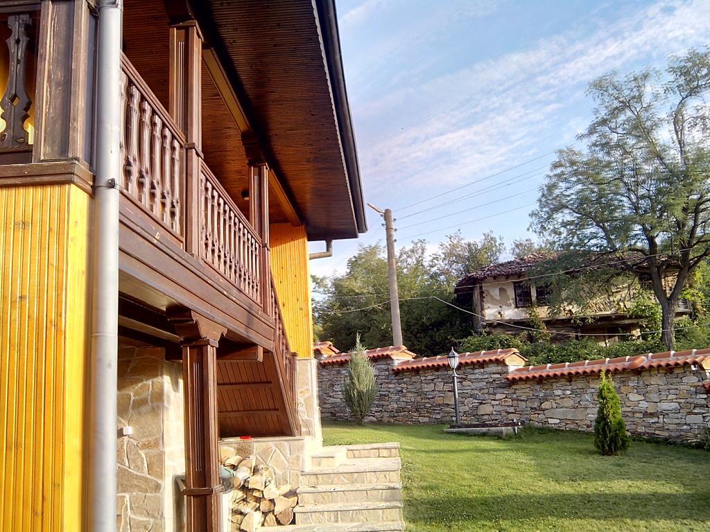 Sinabovite Houses Hotel Badevtsi Buitenkant foto