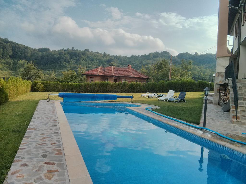 Sinabovite Houses Hotel Badevtsi Buitenkant foto