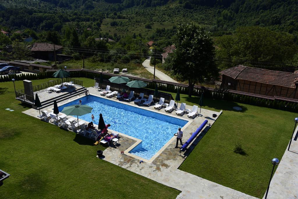 Sinabovite Houses Hotel Badevtsi Buitenkant foto