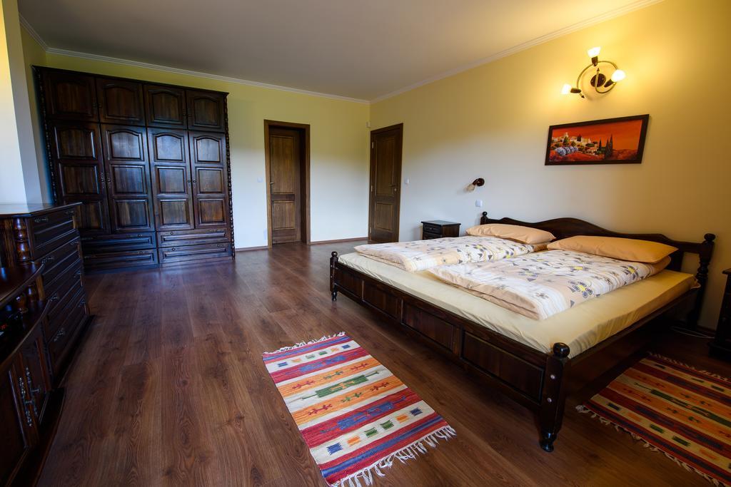 Sinabovite Houses Hotel Badevtsi Buitenkant foto