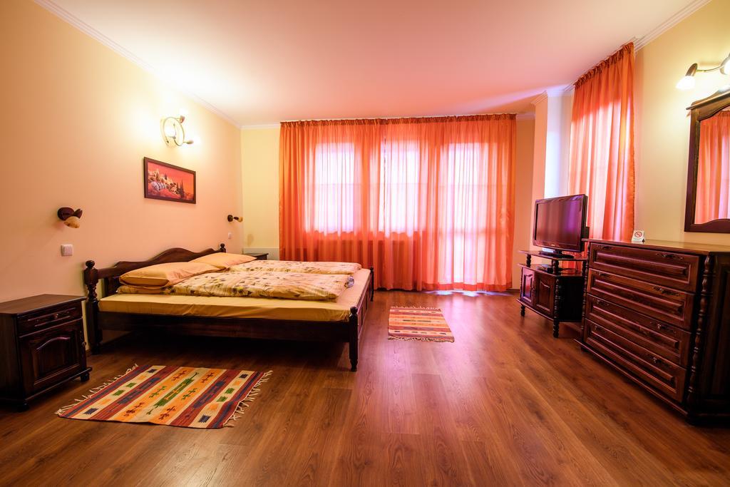 Sinabovite Houses Hotel Badevtsi Buitenkant foto