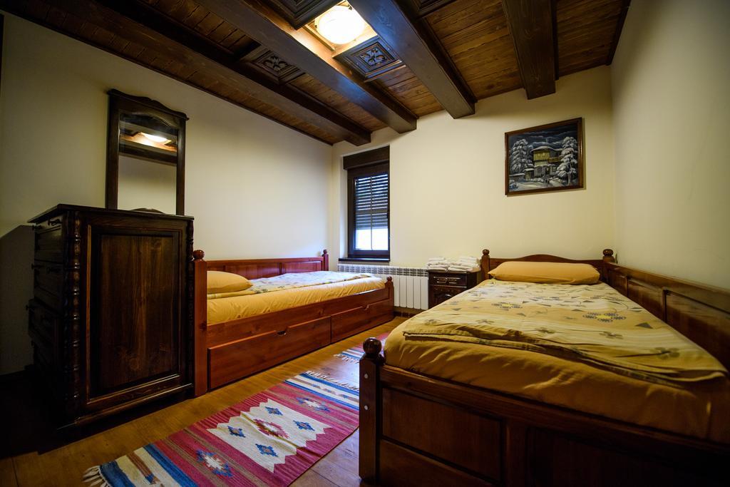 Sinabovite Houses Hotel Badevtsi Buitenkant foto