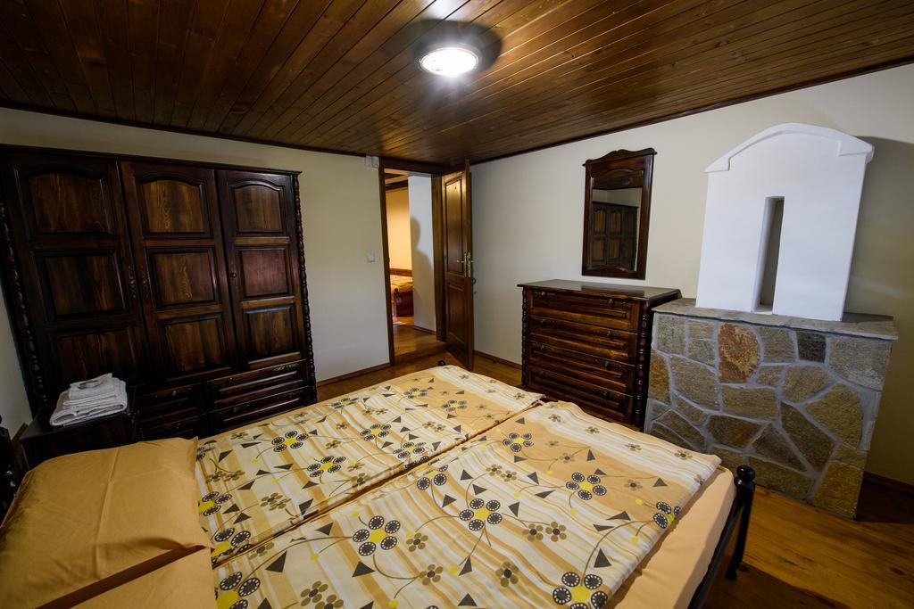 Sinabovite Houses Hotel Badevtsi Buitenkant foto
