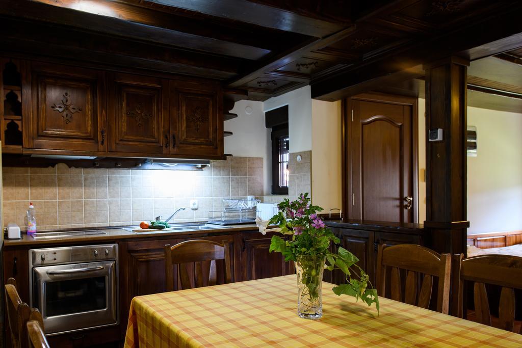 Sinabovite Houses Hotel Badevtsi Buitenkant foto