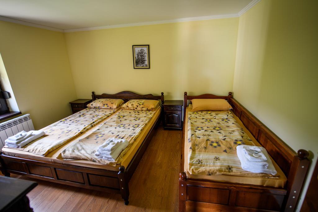 Sinabovite Houses Hotel Badevtsi Buitenkant foto