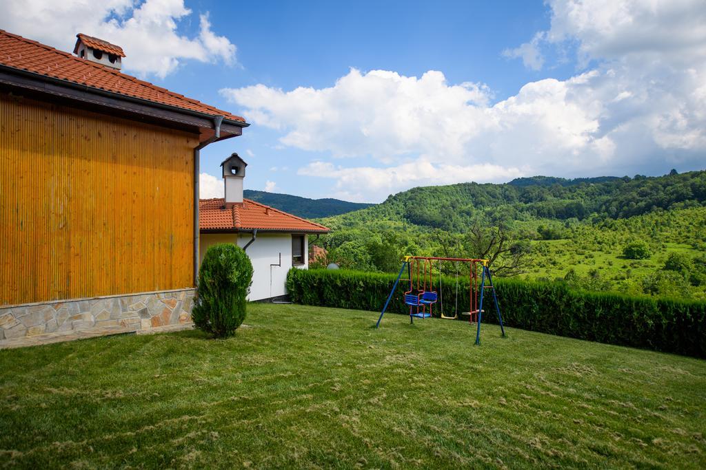Sinabovite Houses Hotel Badevtsi Buitenkant foto