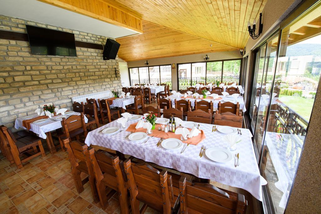Sinabovite Houses Hotel Badevtsi Buitenkant foto