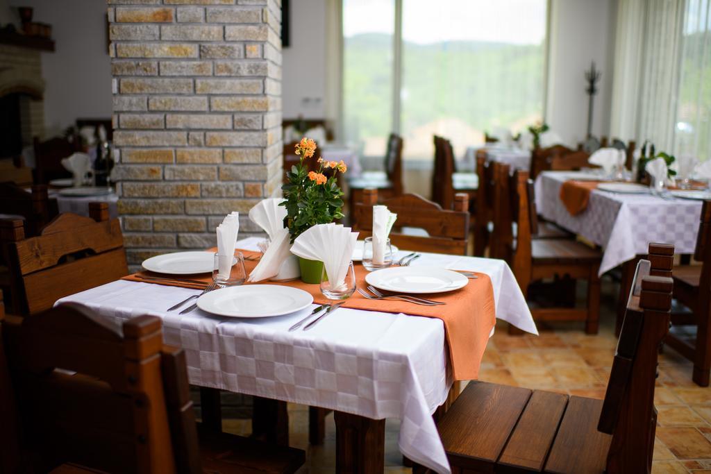 Sinabovite Houses Hotel Badevtsi Buitenkant foto